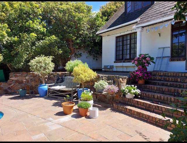 4 BEDROOM HOUSE FOR SALE IN CLOVELLY